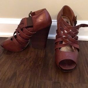 Dolce Vita brown leather heels